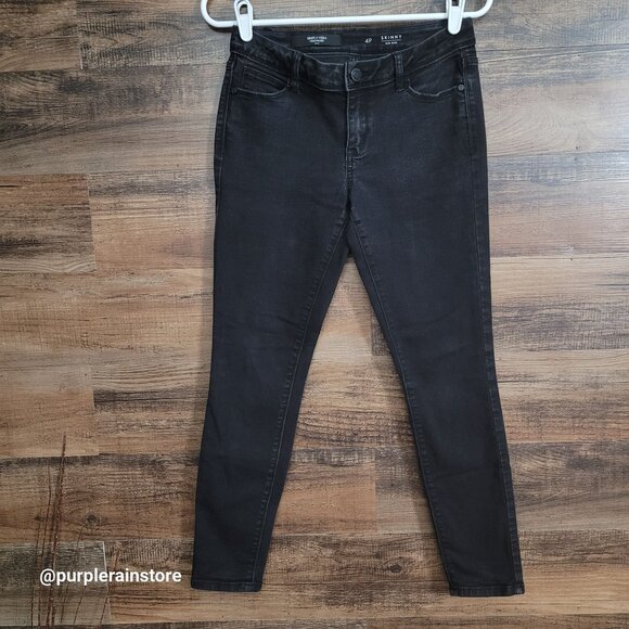 Simply Vera Wang Jeans Size 4P Mid Rise Black Wash Stretch Denim - Picture 1 of 12